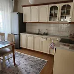 Cosy, Centrally-Located Flat