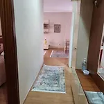Cosy, Centrally-Located Flat
