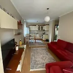 Cosy, Centrally-Located Flat
